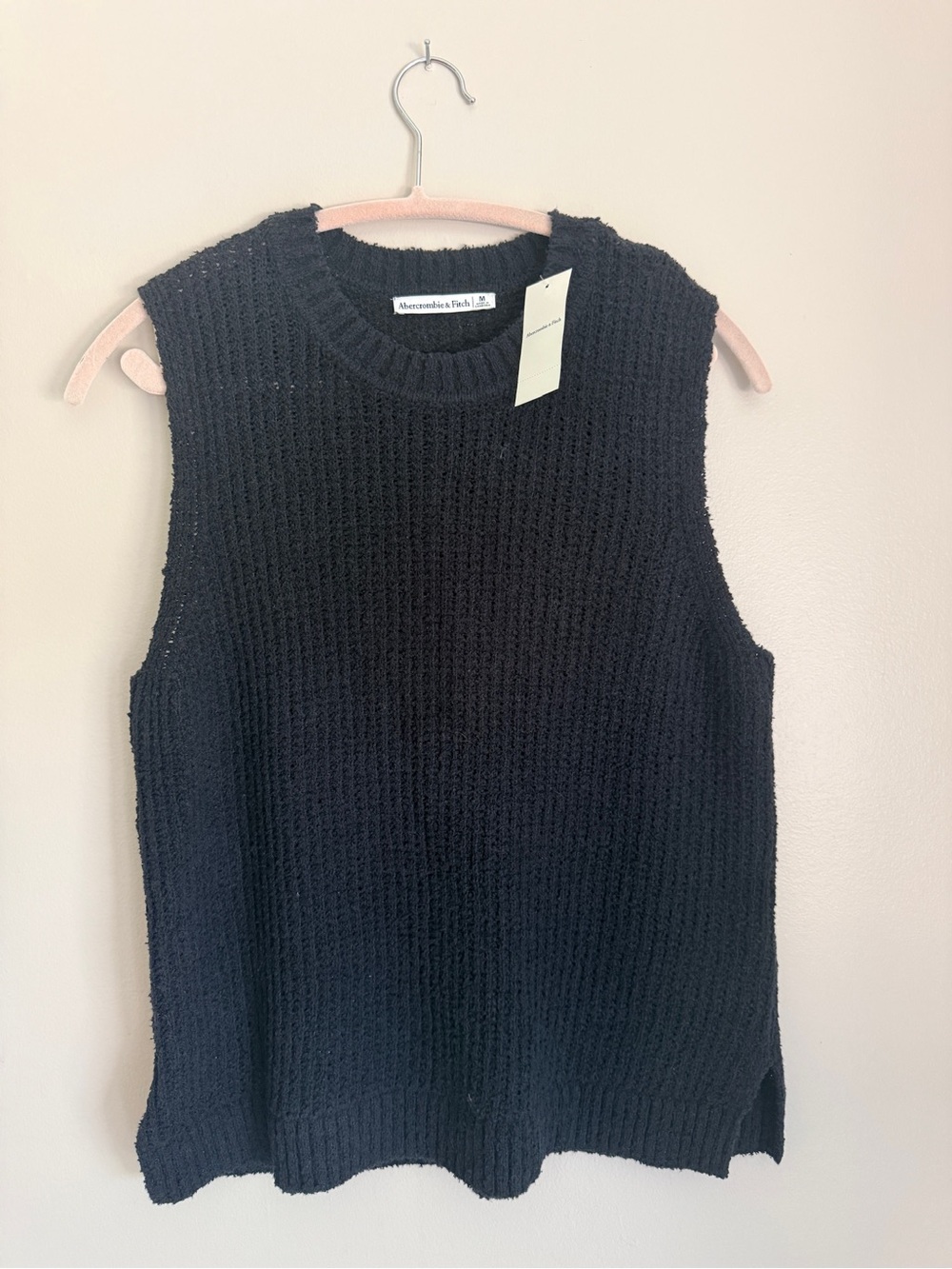 NWT Abercrombie & Fitch Black Sleeveless Ribbed Crew Neck Sweater Vest, size M
